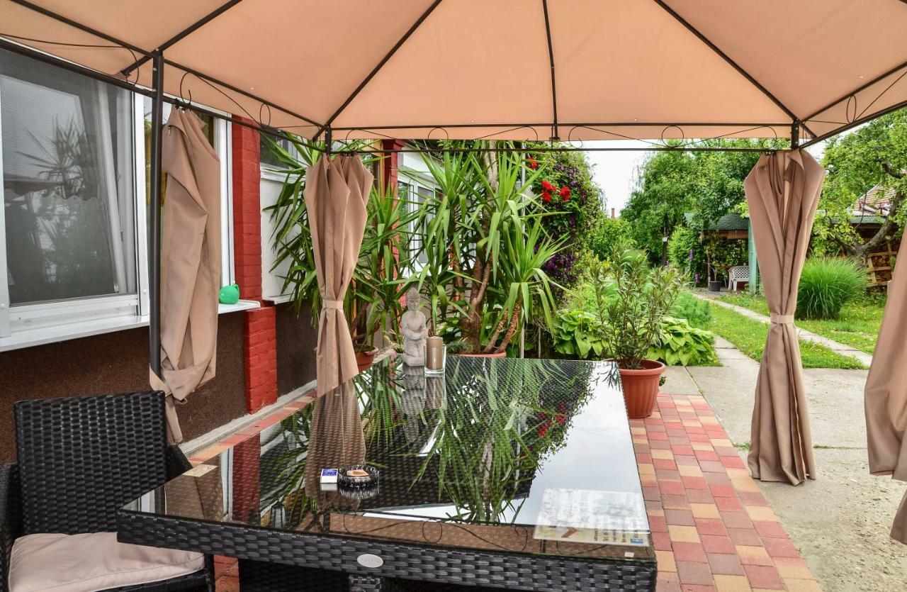 Klara Apartman Szentes Buitenkant foto